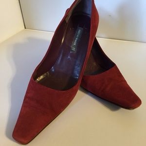 Bruno Magli 8B Red Wine Suede Pointed Toe Pumps shaped like Jimmy Choo